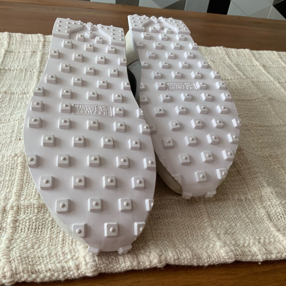 Nike athletic shoes new - Picture 4 of 5